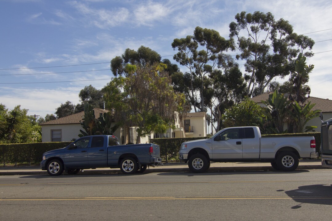 2225 Garnet Ave in San Diego, CA - Building Photo