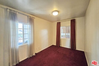 302 N Griffith Park Dr in Burbank, CA - Building Photo - Building Photo