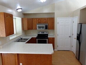 6098 Monet Ct in Kearns, UT - Foto de edificio - Building Photo
