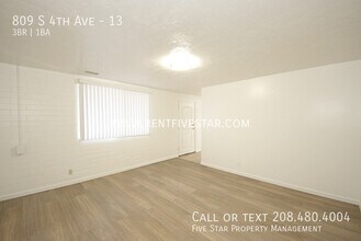 Collegiate Inn in Pocatello, ID - Foto de edificio - Building Photo