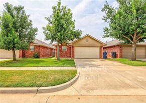 12328 SW 5th St in Yukon, OK - Building Photo