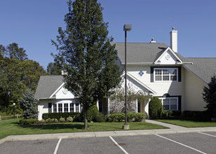 Fairfield Villas At Medford in Medford, NY - Foto de edificio - Building Photo