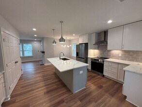 1389 Lanvale Dr SW in Atlanta, GA - Foto de edificio - Building Photo