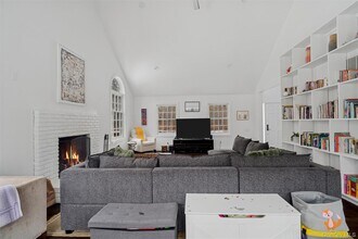 1008 Middle Line Hwy in Sag Harbor, NY - Building Photo - Building Photo