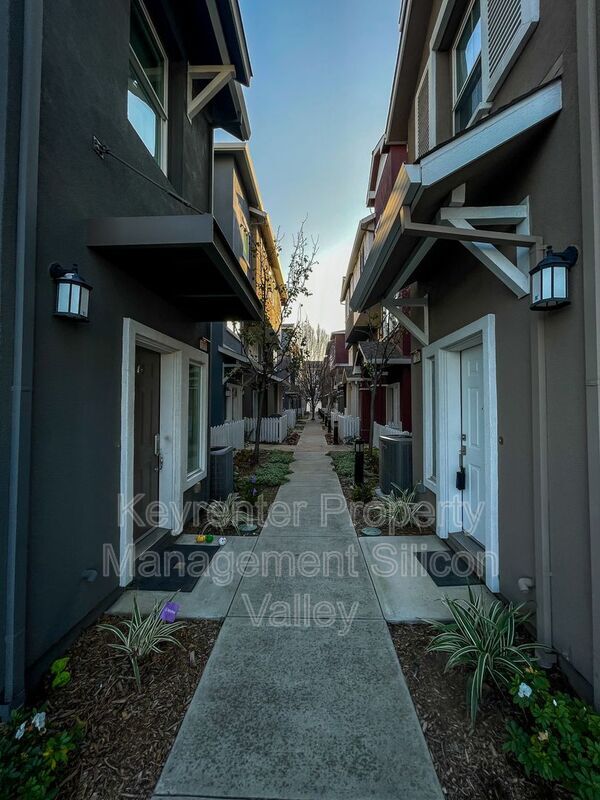 1283 De Altura Common in San Jose, CA - Building Photo - Building Photo