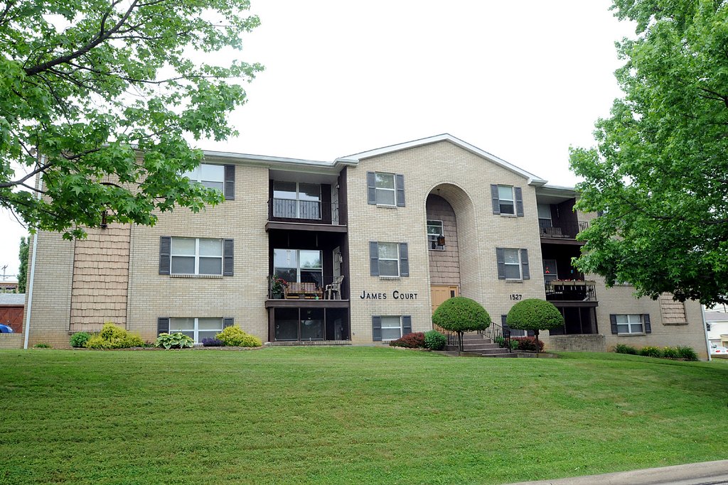 1527 Foster Ave in Cambridge, OH - Building Photo