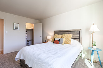 De Sabla Apartments in San Mateo, CA - Building Photo - Interior Photo