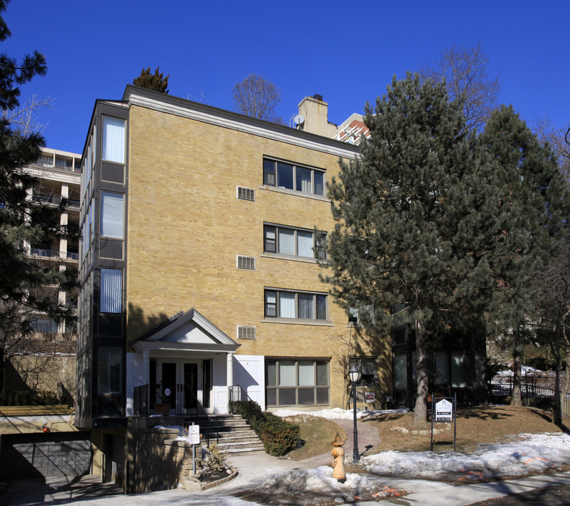 22 Woodlawn Apartments in Toronto, ON - Building Photo