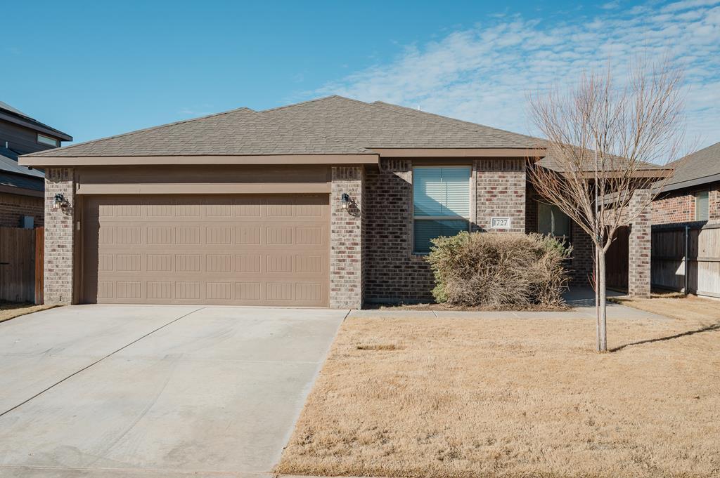 1727 Twin Falls Dr in Odessa, TX - Building Photo