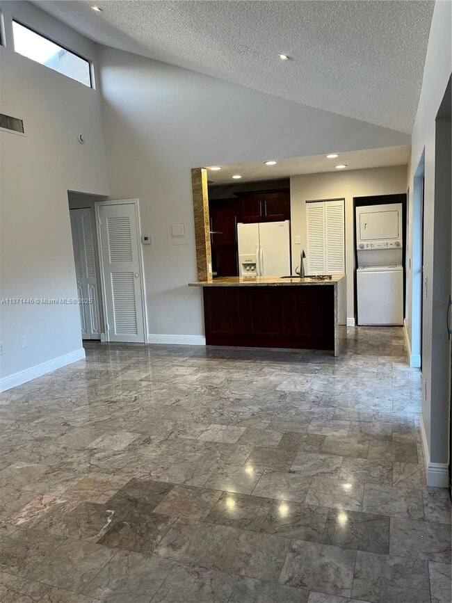 1571 NW 98th Way in Pembroke Pines, FL - Building Photo - Building Photo
