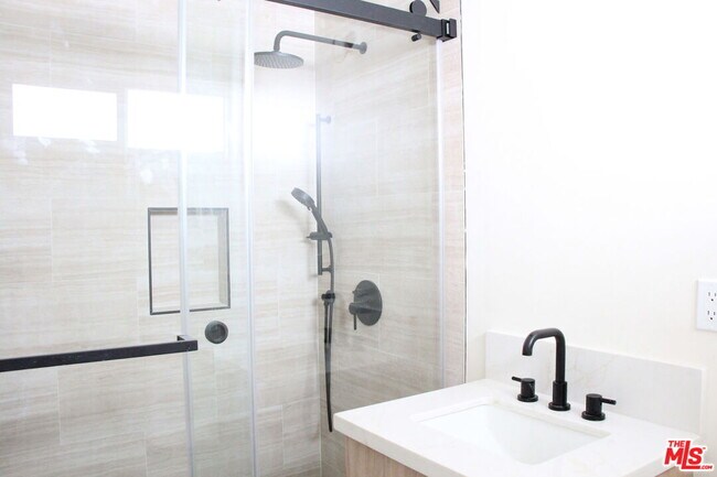 322 S Swall Dr in Los Angeles, CA - Building Photo - Building Photo