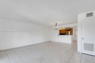 130 S Shore Dr, Unit 5C in Miami Beach, FL - Building Photo - Building Photo