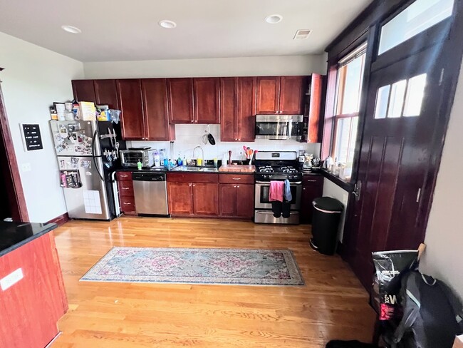 2113 W North Ave in Chicago, IL - Building Photo - Building Photo