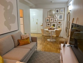 47-26 98th Pl in Queens, NY - Foto de edificio - Building Photo