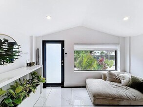 1367 NW 41st St in Miami, FL - Building Photo - Building Photo