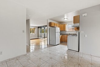 815 Throgs Neck Expy in Bronx, NY - Foto de edificio - Building Photo