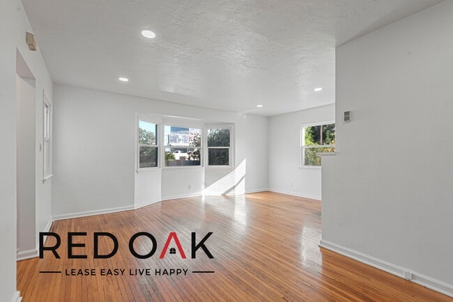 property at 1115 N Doheny Dr