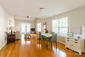 8263 Southgate Commons Dr in Charlotte, NC - Building Photo - Building Photo