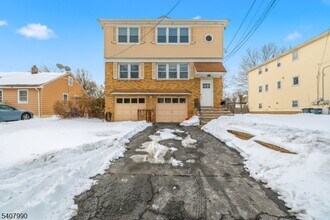 114 Grove St in Roselle Park, NJ - Building Photo - Building Photo