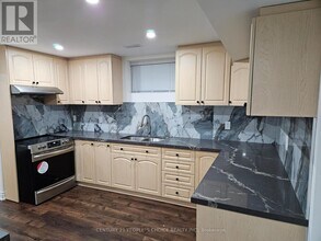 2 Forfar Ct in Kitchener, ON - Building Photo - Building Photo