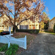 4916 Morning Edge Dr, Unit 00001-1533 in Raleigh, NC - Foto de edificio - Building Photo