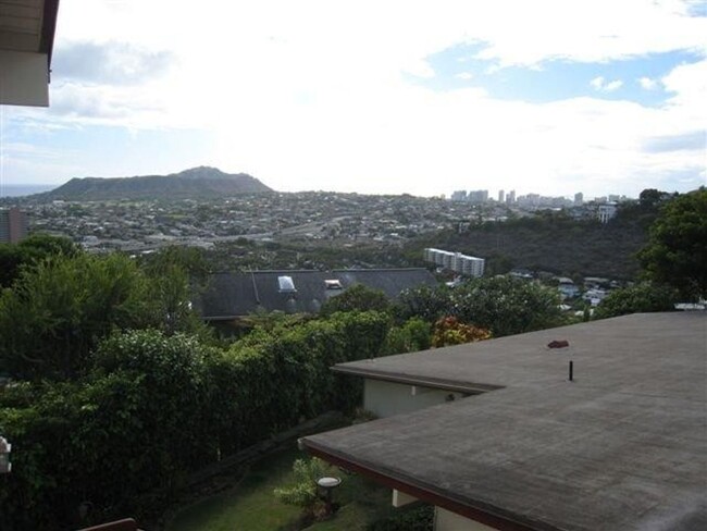 1670 Halekoa Dr in Honolulu, HI - Building Photo - Building Photo