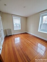 31 Herrick Rd, Unit 1 in Newton, MA - Foto de edificio - Building Photo