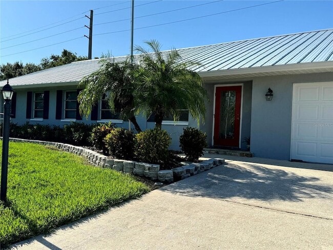 5608 43rd Ave E in Bradenton, FL - Foto de edificio - Building Photo