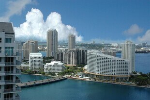 540 Brickell Key Dr in Miami, FL - Building Photo