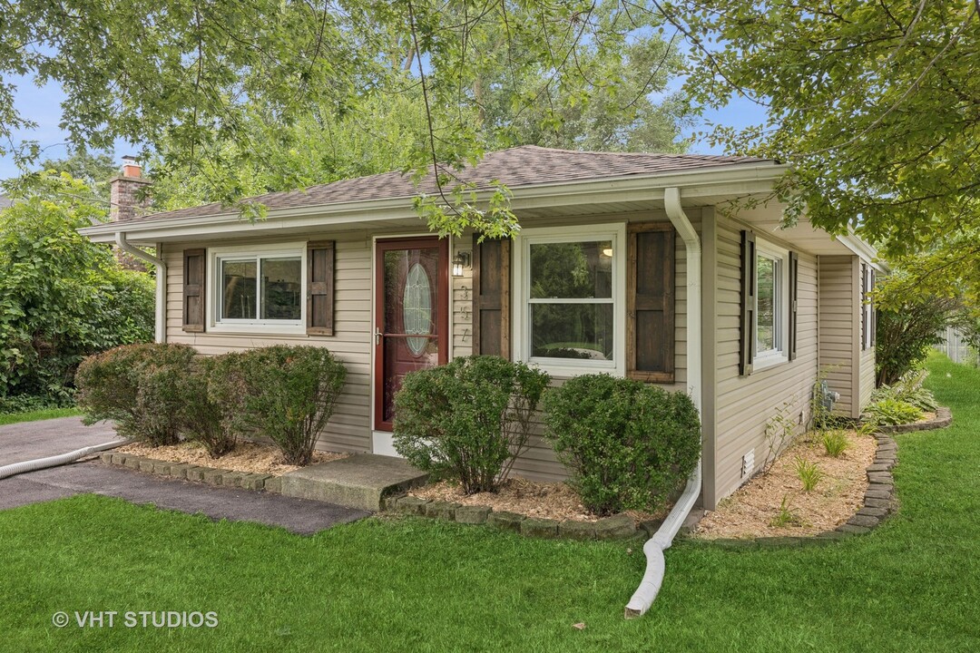 357 Council Trail in Lake In The Hills, IL - Building Photo