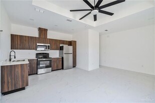 5320 Vision St in Rio Grande City, TX - Building Photo