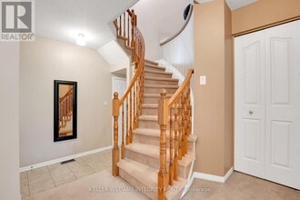 558 Aberfoyle Cir in Ottawa, ON - Building Photo - Building Photo