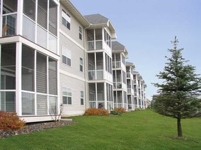 Birch Glen Apartments in Maplewood, MN - Foto de edificio - Building Photo