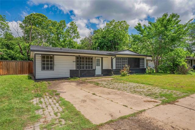 1209 E Lovers Ln in Arlington, TX - Building Photo