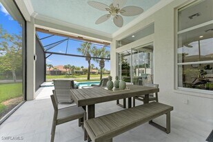 8541 Peppertree Way in Naples, FL - Building Photo