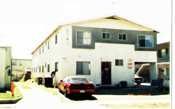 3741 Midvale Ave in Los Angeles, CA - Foto de edificio - Building Photo