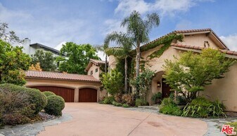 17589 Camino De Yatasto in Los Angeles, CA - Building Photo