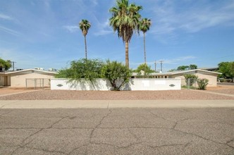 Holly Gardens in Phoenix, AZ - Building Photo - Building Photo