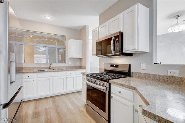 1713 Sky of Red Dr in Las Vegas, NV - Building Photo - Building Photo