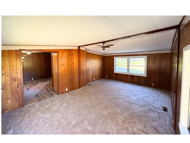 46 North St in Pepperell, MA - Foto de edificio - Building Photo