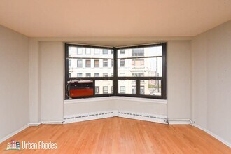 429 W Wellington Ave, Unit A05C in Chicago, IL - Foto de edificio - Building Photo