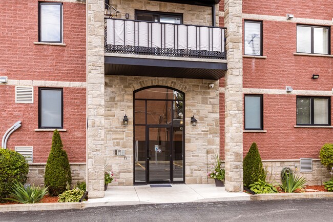 35 Bellerose Boul E in Laval, QC - Building Photo - Building Photo
