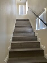 338 E 36th St, Unit Five br 4 bath 4 parking in Los Angeles, CA - Foto de edificio - Building Photo