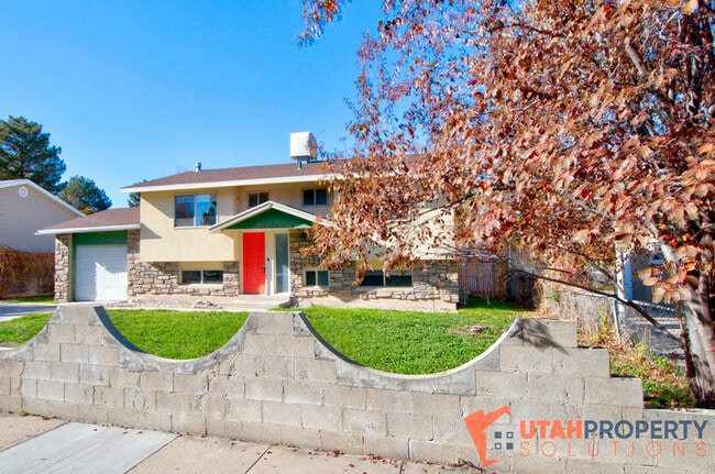 3896 W Tuscaloosa Way in West Jordan, UT - Building Photo - Building Photo