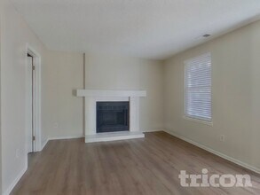 4290 S Halifax Way in Aurora, CO - Foto de edificio - Building Photo