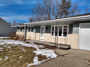 6474 Graydon Rd in Rockford, IL - Foto de edificio - Building Photo