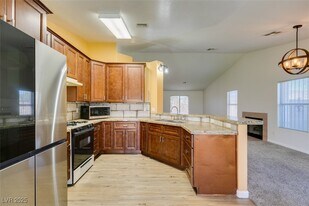 420 Aloha Dr in Henderson, NV - Building Photo