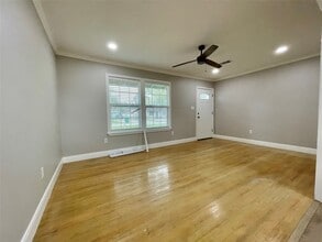 817 N Chenango St in Angleton, TX - Building Photo - Building Photo