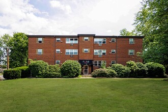 Enclave West Hartford / Parc West in West Hartford, CT - Foto de edificio - Building Photo