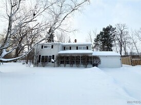 193 Thistle Lea in Buffalo, NY - Building Photo